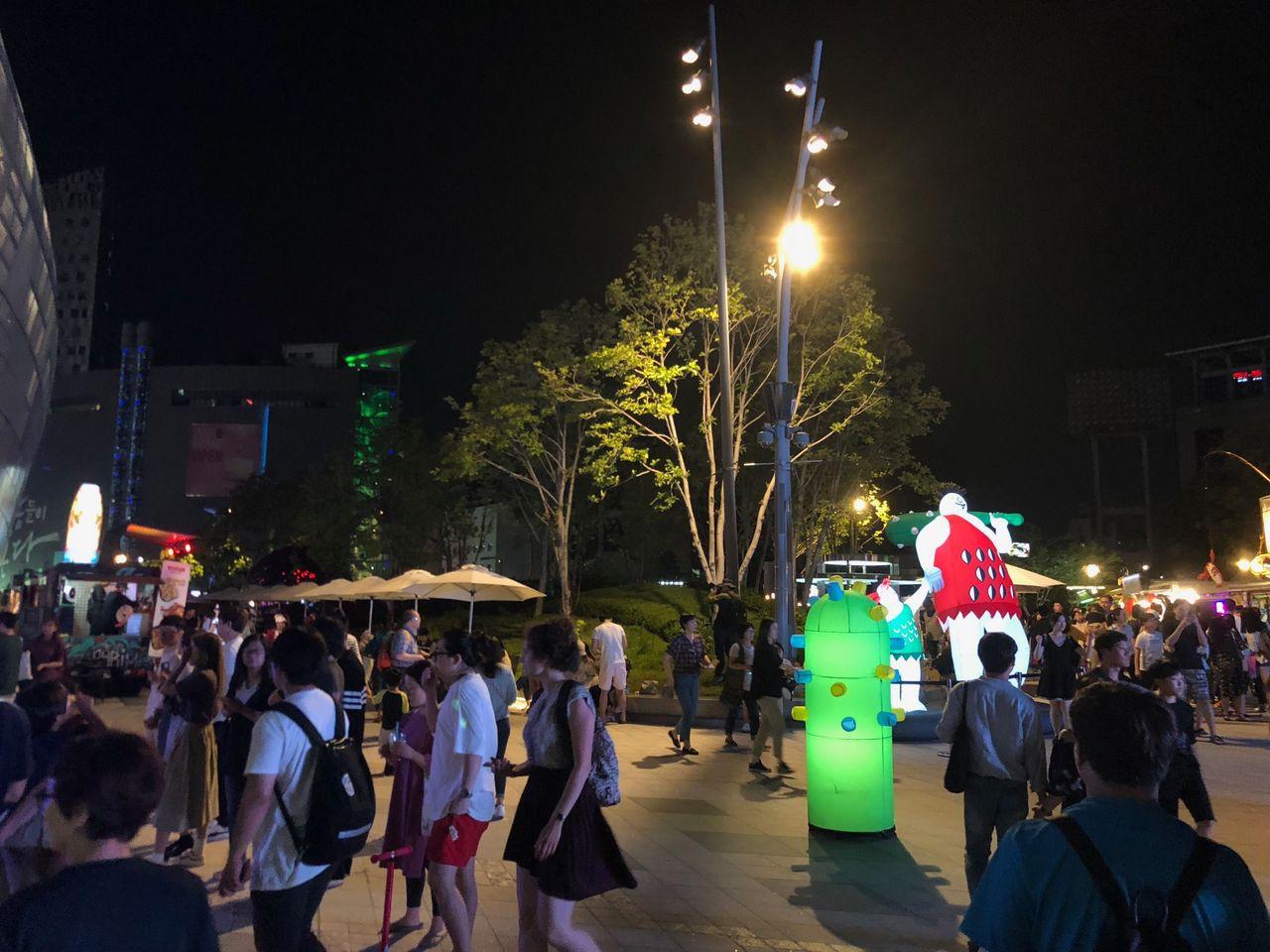 ตลาดนัดกลางคืนที่มีเอกลักษณ์ในโซลนี้ต้องเลื่อนจัดไป เนื่องจากสถานการณ์การระบาดของไวรัสในปีนี้