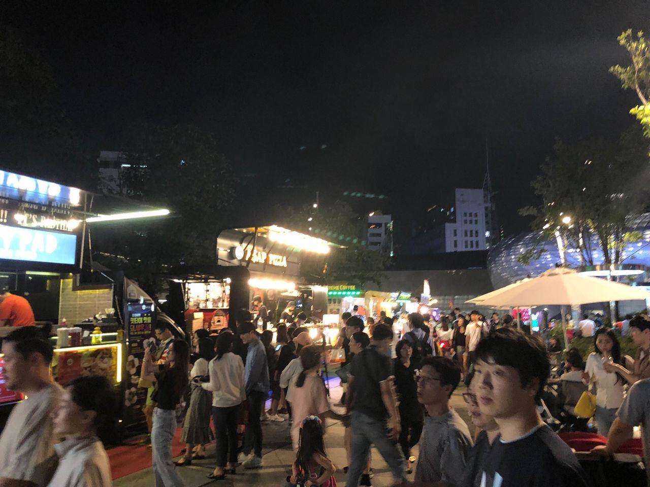 ตลาดนัดกลางคืนที่มีเอกลักษณ์ในโซลนี้ต้องเลื่อนจัดไป เนื่องจากสถานการณ์การระบาดของไวรัสในปีนี้