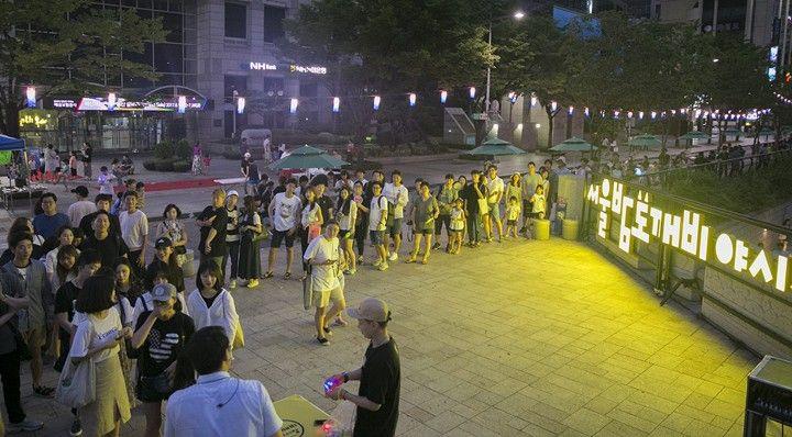 ตลาดนัดกลางคืนที่มีเอกลักษณ์ในโซลนี้ต้องเลื่อนจัดไป เนื่องจากสถานการณ์การระบาดของไวรัสในปีนี้