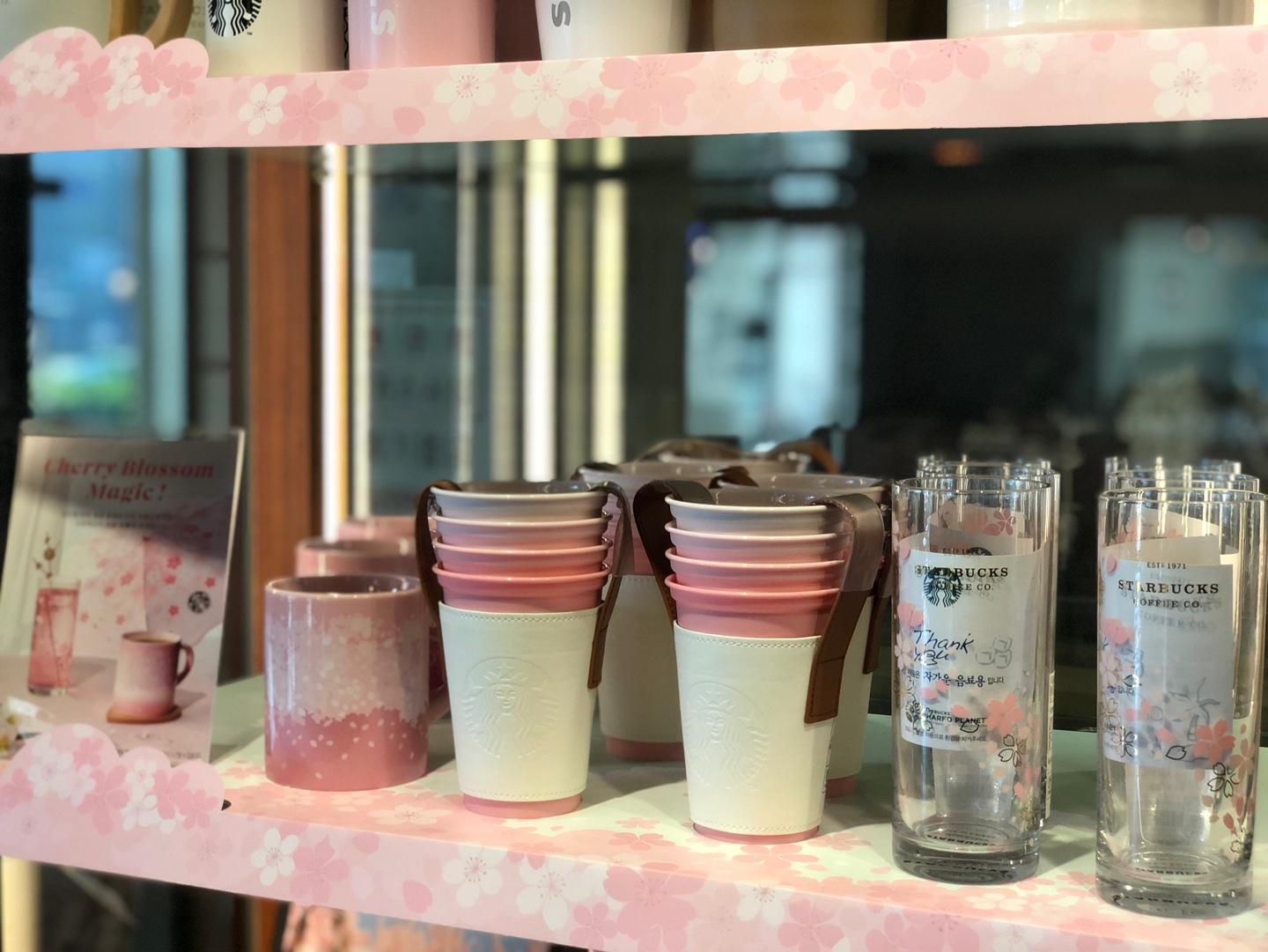 2020年韓國星巴克櫻花季限量杯具展示，粉嫩櫻花系列