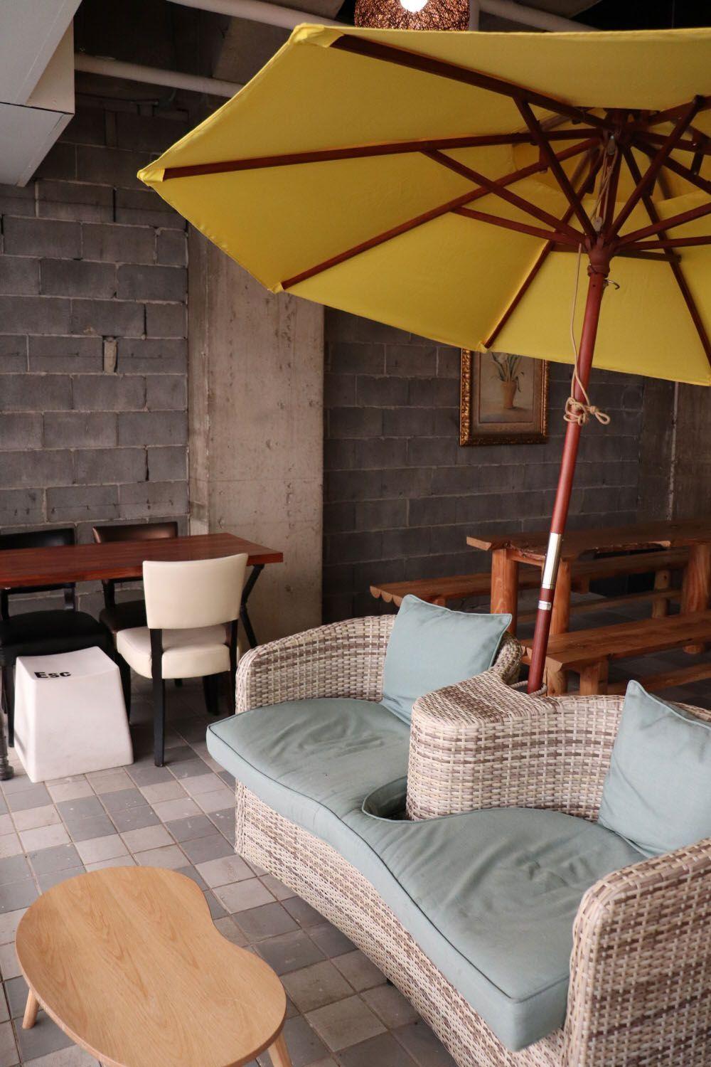 Амралтын өрөөний чимэглэлд гарсан гэрлийн онцлогтой интерьертэй.