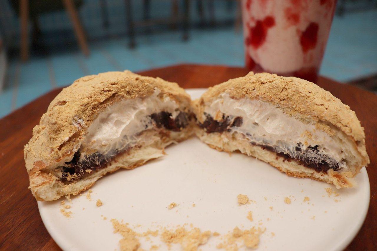 Талх нарийн боовны лангуу, дэлгэцийн бусад бүхий амтлаг бүтээгдэхүүн.