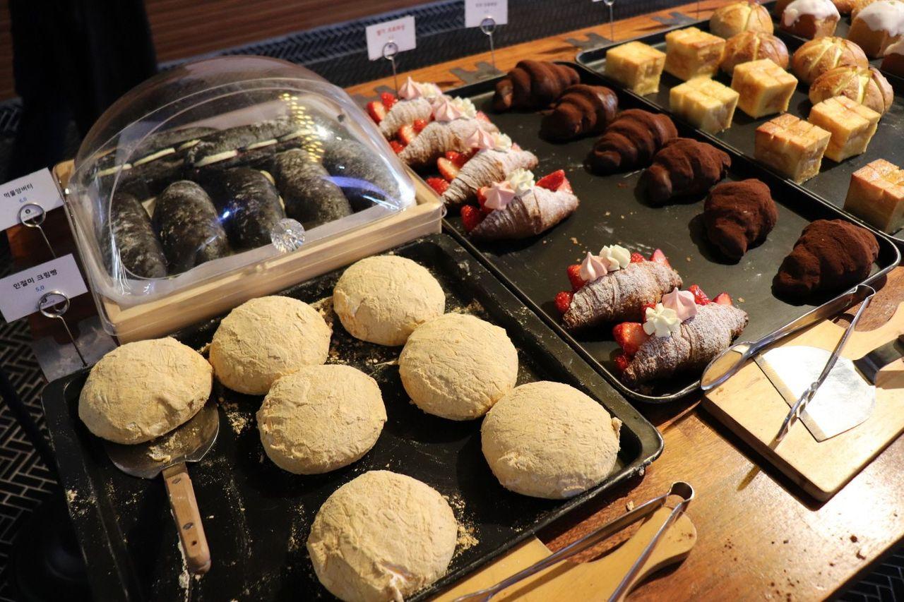 Зуслангийн вандан сандал болон замын гэрэл, зучин нийтлэл.