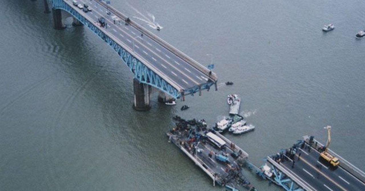 한강의 대형 안전 공사가 진행 중인 모습 대만어: 韓江正在進行的重大安全工程