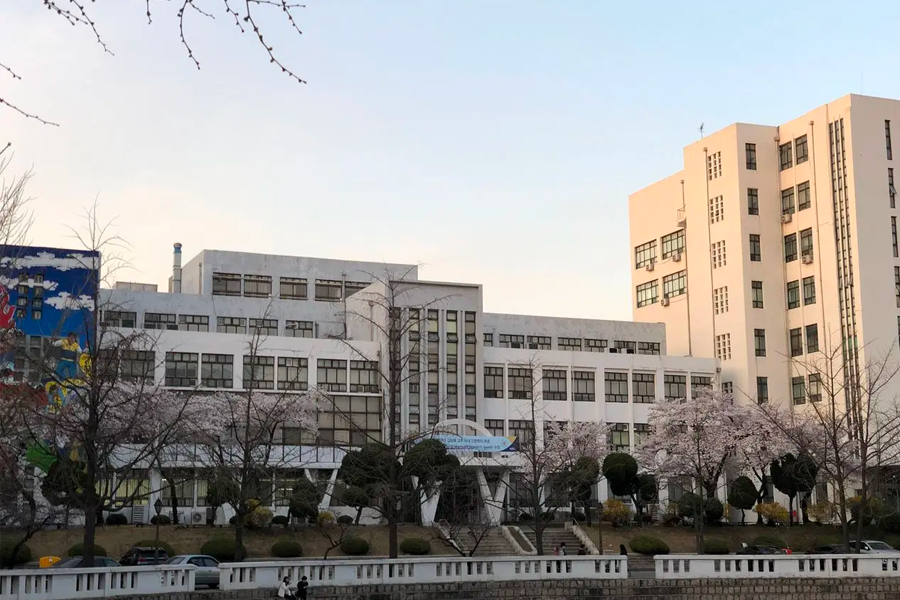 慶熙大學新校區的建築，強調現代建築工藝美學