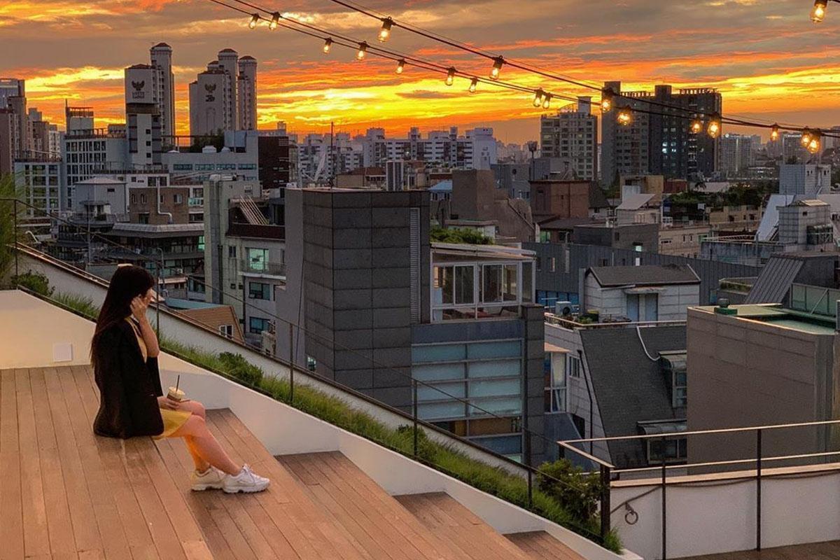 Sinsa & Apgujeong Cafe Guide: Super Matcha building roof