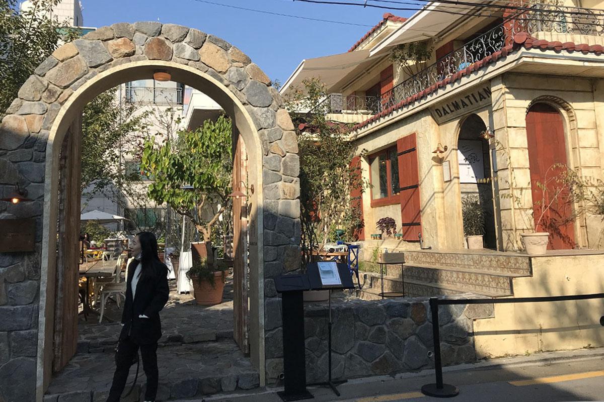 Sinsa & Apgujeong Cafe Guide: Dalmation