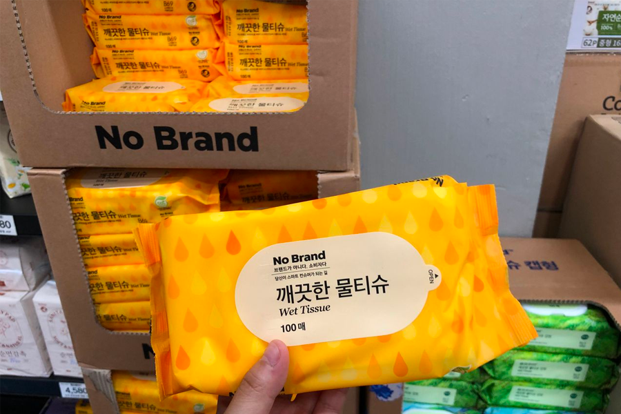 新村 No Brand 蔬果蔬菜區,提供顧客新鮮的食材供選擇,韓國旅遊中位於 No Brand 商店內。