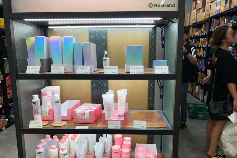 No Brand 商品內有生活用品和文具,凝聚消費者心的實用商品陳列於韓國新村 No Brand。
