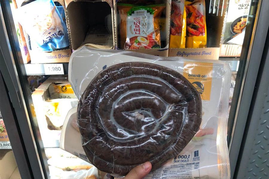 No Brand 銷售的血腸冷凍食品,韓國條件消費者購買喜愛充分綜合體驗的韓國新村 No Brand 精選。