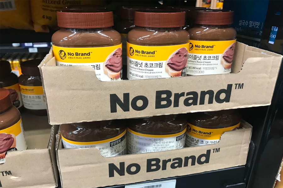 新村 No Brand 大型巧克力花生醬罐頭,是韓國 No Brand 銷售的 CP 值高品,深受消費使用愛。
