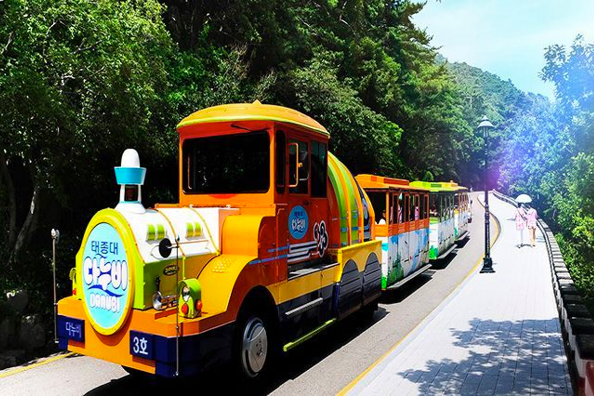 太宗台觀光地區的丹奴比熱氣球列車