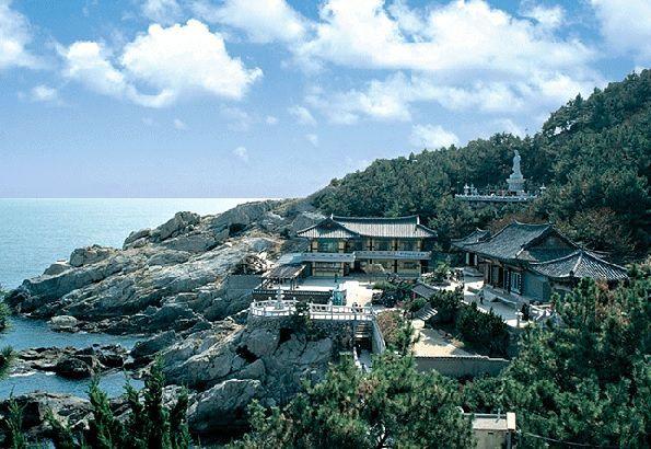 วิวทิวทัศน์วัดแฮดงยงกุงซาที่ตั้งอยู่บนชายฝั่งทะเลของปูซานจุดเด่นของทริป 1 วันในปูซาน