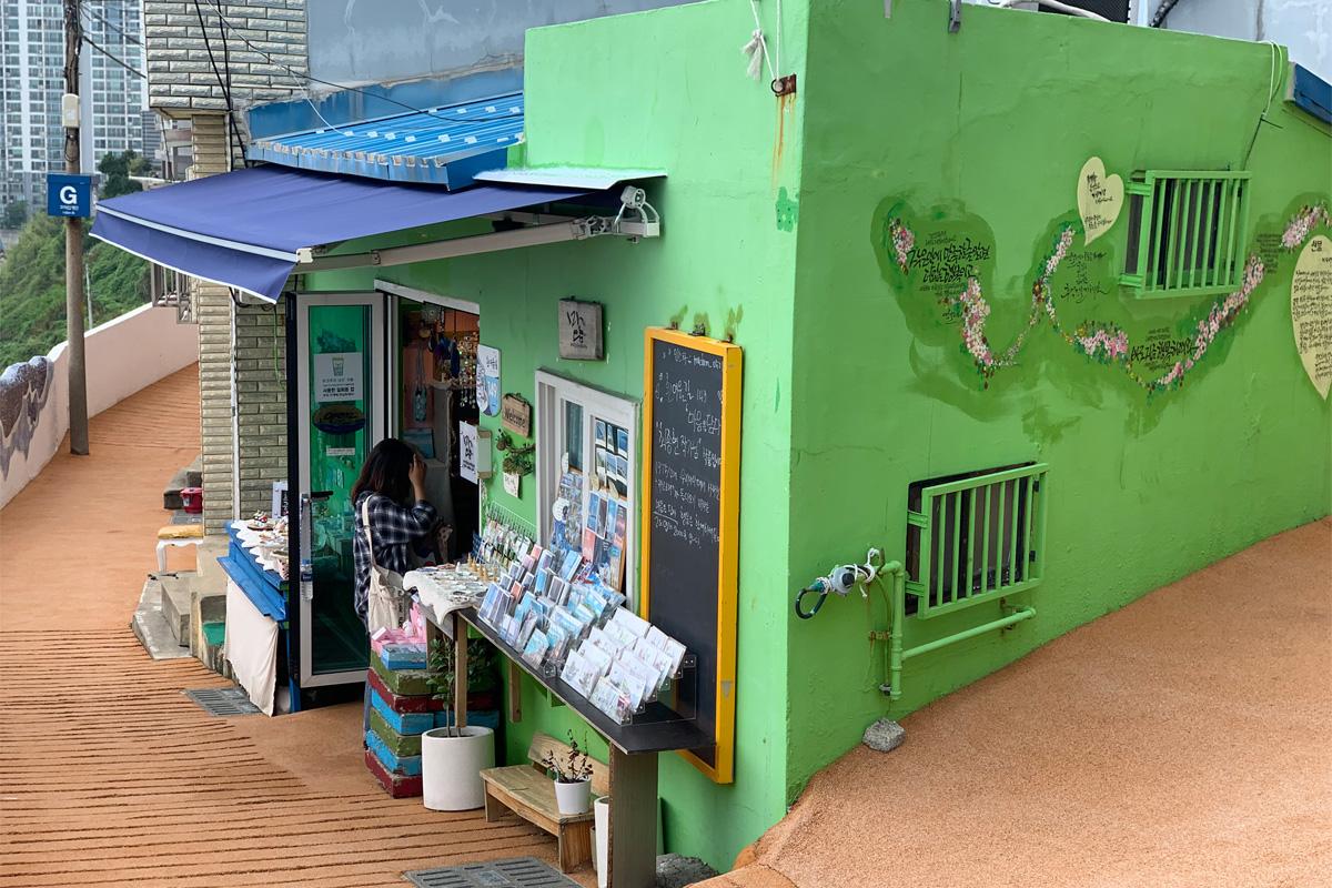 Gift shop in Huinnyeoul Culture Village