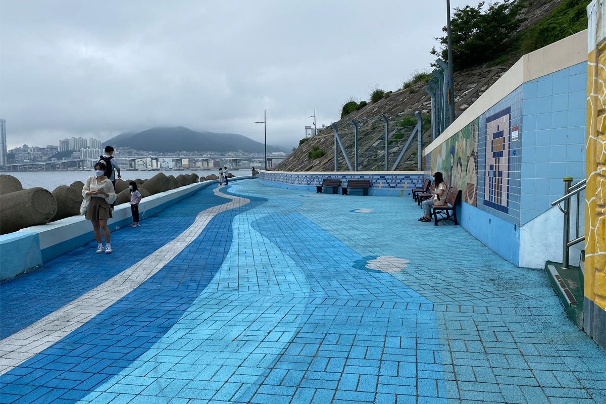 Coastal promenade in Huinnyeoul Culture Village