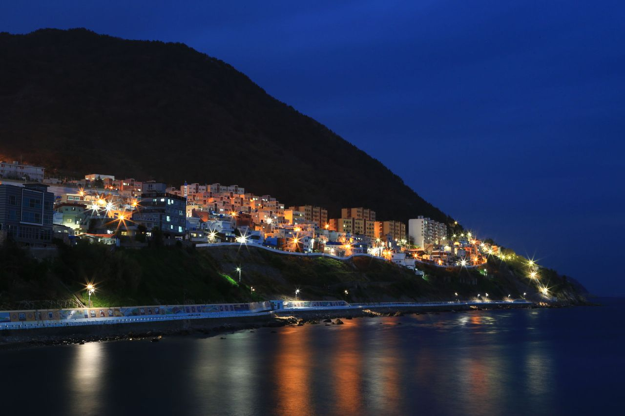 Night view of Huinnyeoul Culture Village