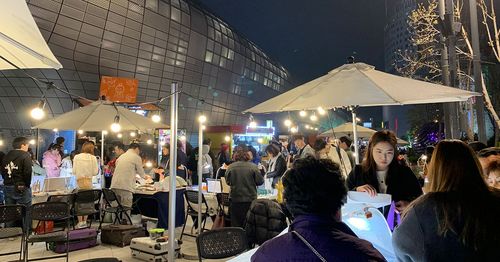 2019 Dongdaemun Night Market Visit! - Enjoy all the attractions from lively DDP night market!