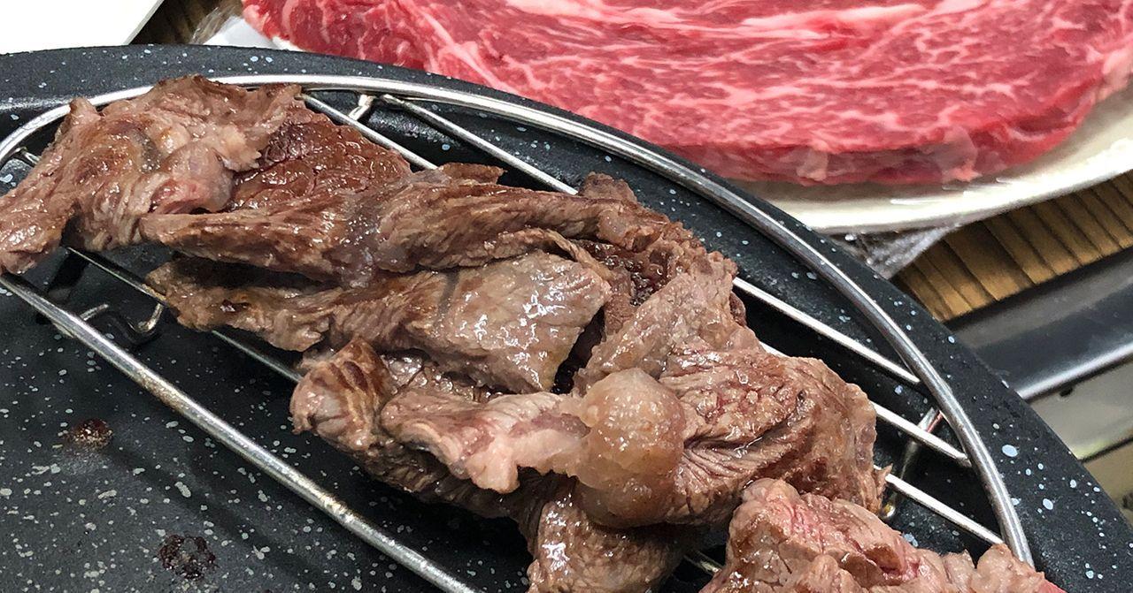 韓國馬場洞1++級韓牛肉，展示其細膩的肉質和烤製工藝。
