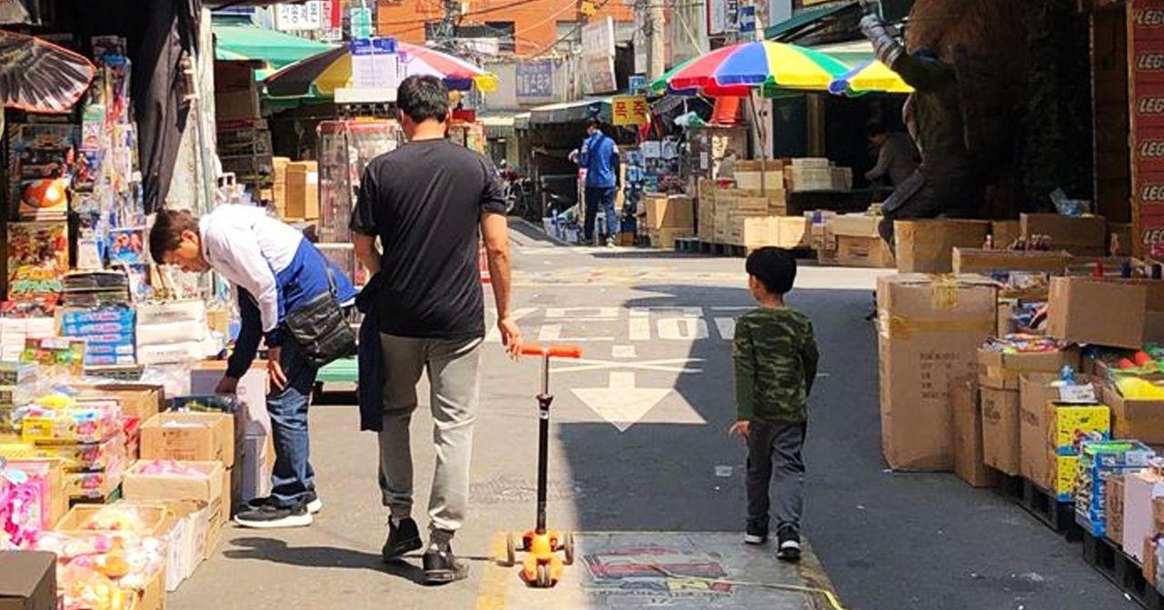 【คยองชองกเยชอน เกาหลี】ตะลุยตลาดนัดกลางคืนที่คลองชองกเยชอน 2025! เดินเลียบคลองชองกเยชอนสวย ๆ และตะลุยตลาดนัดกลางคืนกัน!