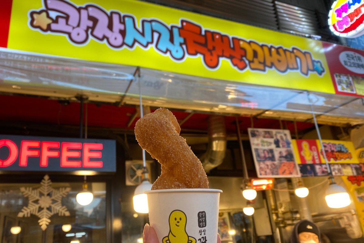 Гванжанг зах дахь амтат хөндлөн дөрвөлжин хоол, гэрэл зураг дээр.