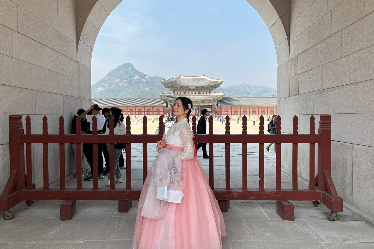 Гёнбококонгийн ордны стратегар ханбог хоолойн гоёолоор.