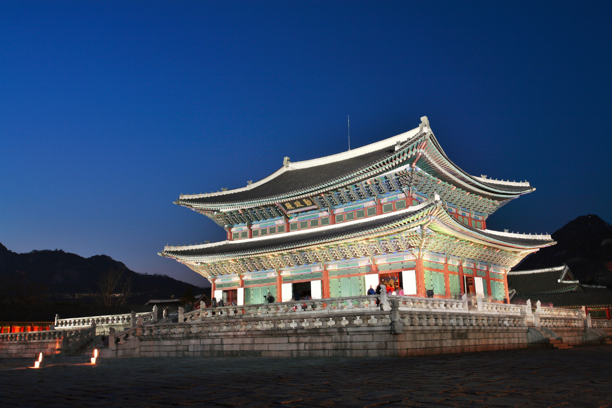 Гёнбококонгийн ордон нь тансаг түүхийн барилга.