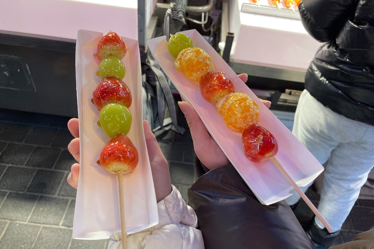 Шаггүй хүнтэй Мёндон найт зах дээр, гудамжны хоол болон худалдааны орчинд.