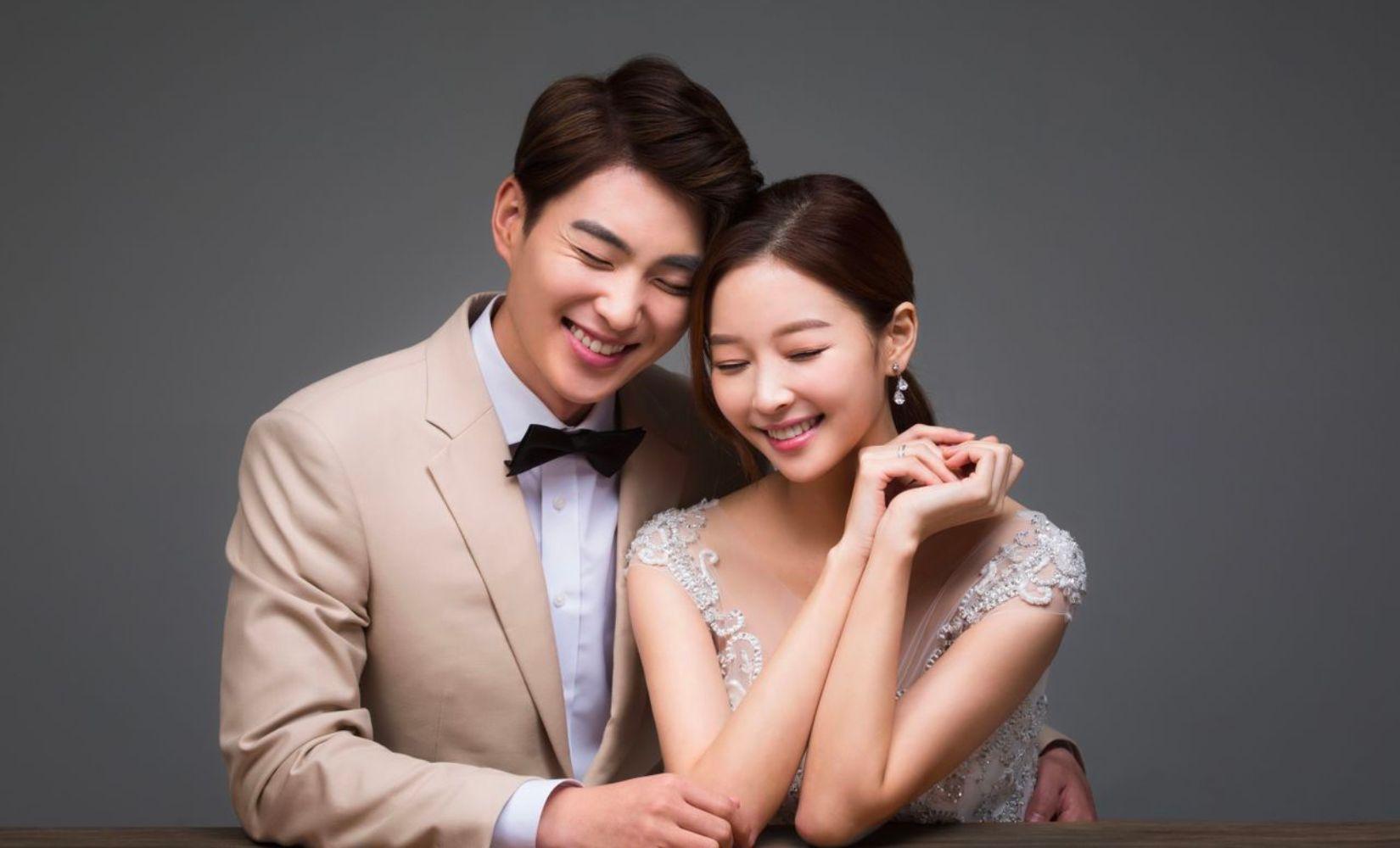 Dịch vụ chụp ảnh cưới Hàn Quốc ở Time On Me Studio ở Hongdae, Hàn Quốc