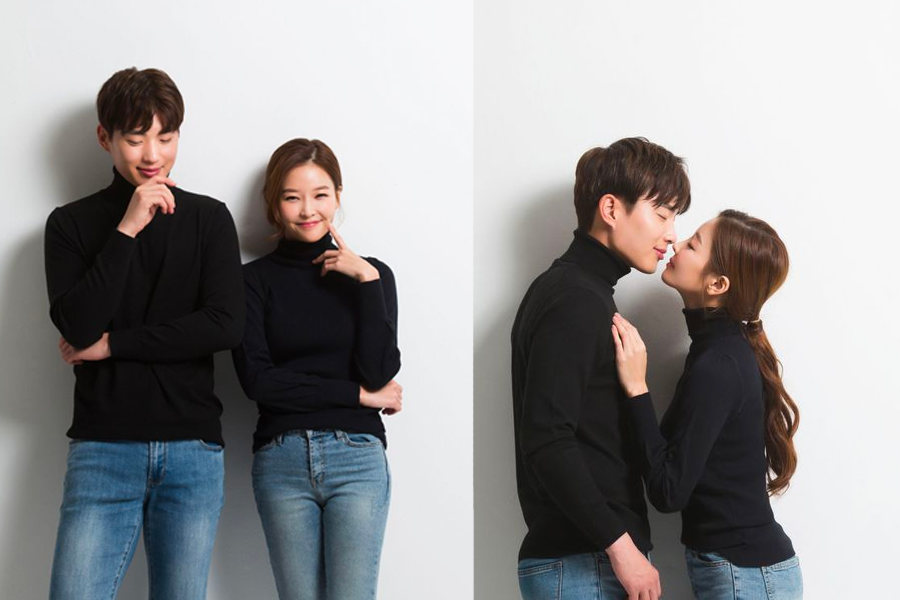 身穿休閒服的伴侶在攝影棚自然互動，展現Time On Me Studio的休閒婚紗照風格。