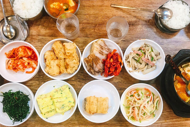 茶啖韓定食的蛋捲小菜，鬆軟可口，是必嘗的美味。