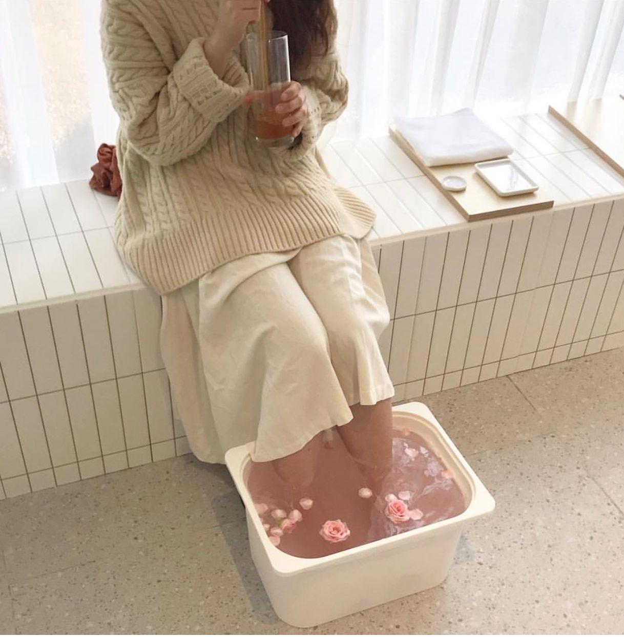 Hottest Cafes on Social Media in Korea! With an indoor beach or foot bath or photo studio!??