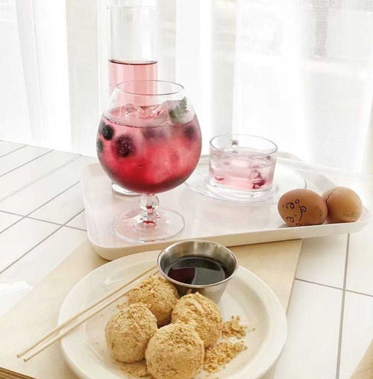 Hottest Cafes on Social Media in Korea! With an indoor beach or foot bath or photo studio!??