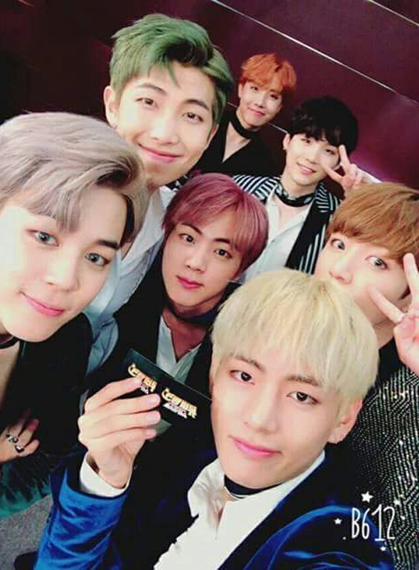 在B612應用中錄製的短視頻示例，顯示特效應用