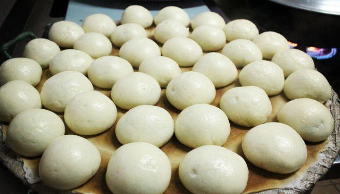 Walk the streets of Korea and grab small bites along the way! Tourist foods out, locals