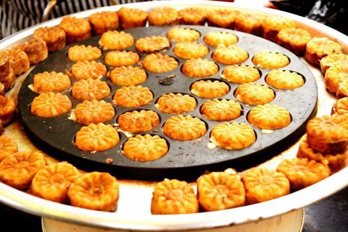 Walk the streets of Korea and grab small bites along the way! Tourist foods out, locals