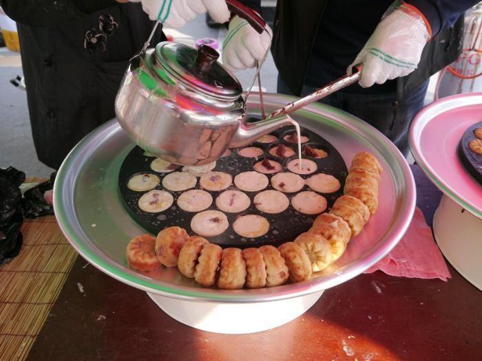 Walk the streets of Korea and grab small bites along the way! Tourist foods out, locals