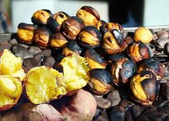 Walk the streets of Korea and grab small bites along the way! Tourist foods out, locals