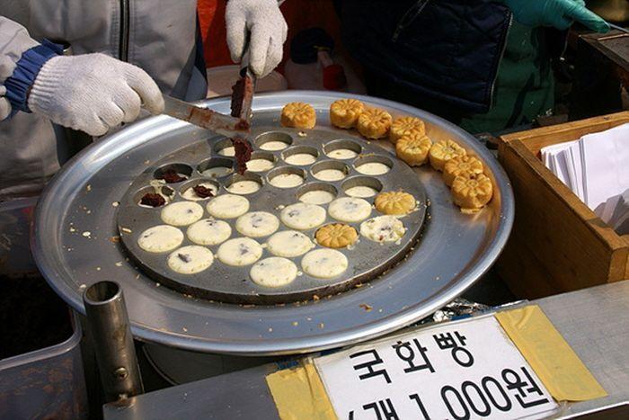 Walk the streets of Korea and grab small bites along the way! Tourist foods out, locals