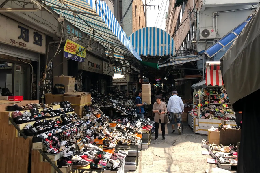 东大门鞋子批发市场，丰富多样的鞋类商品