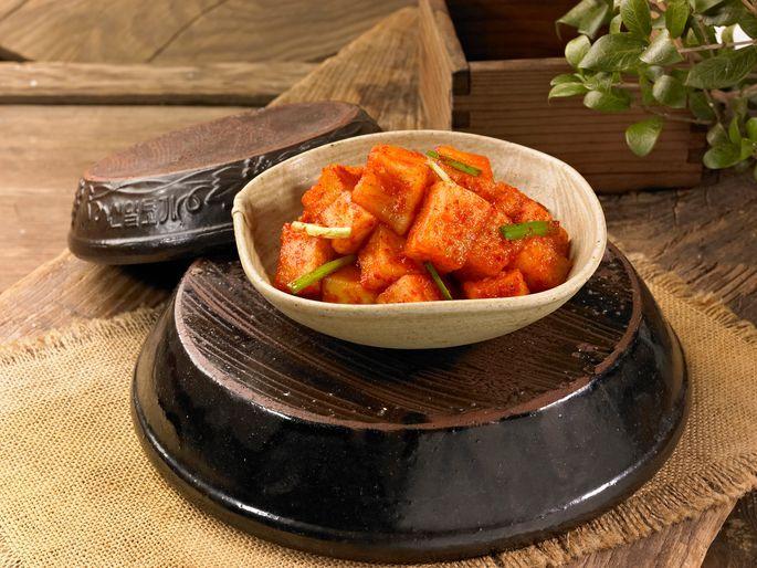 Do Koreans Really Eat Everything With Kimchi? Different Types of Kimchi Explained And Weird Kimchis That Are Unheard Of! South Korea