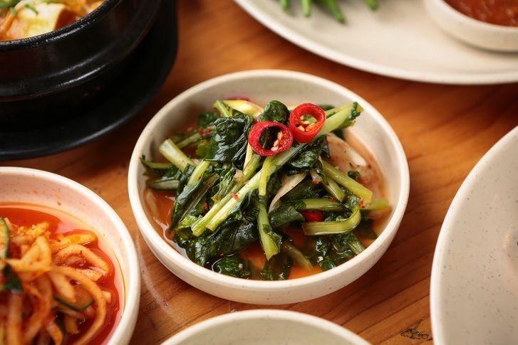 Do Koreans Really Eat Everything With Kimchi? Different Types of Kimchi Explained And Weird Kimchis That Are Unheard Of! South Korea