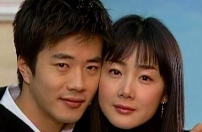 天國的階梯中感人相擁的情感瞬間