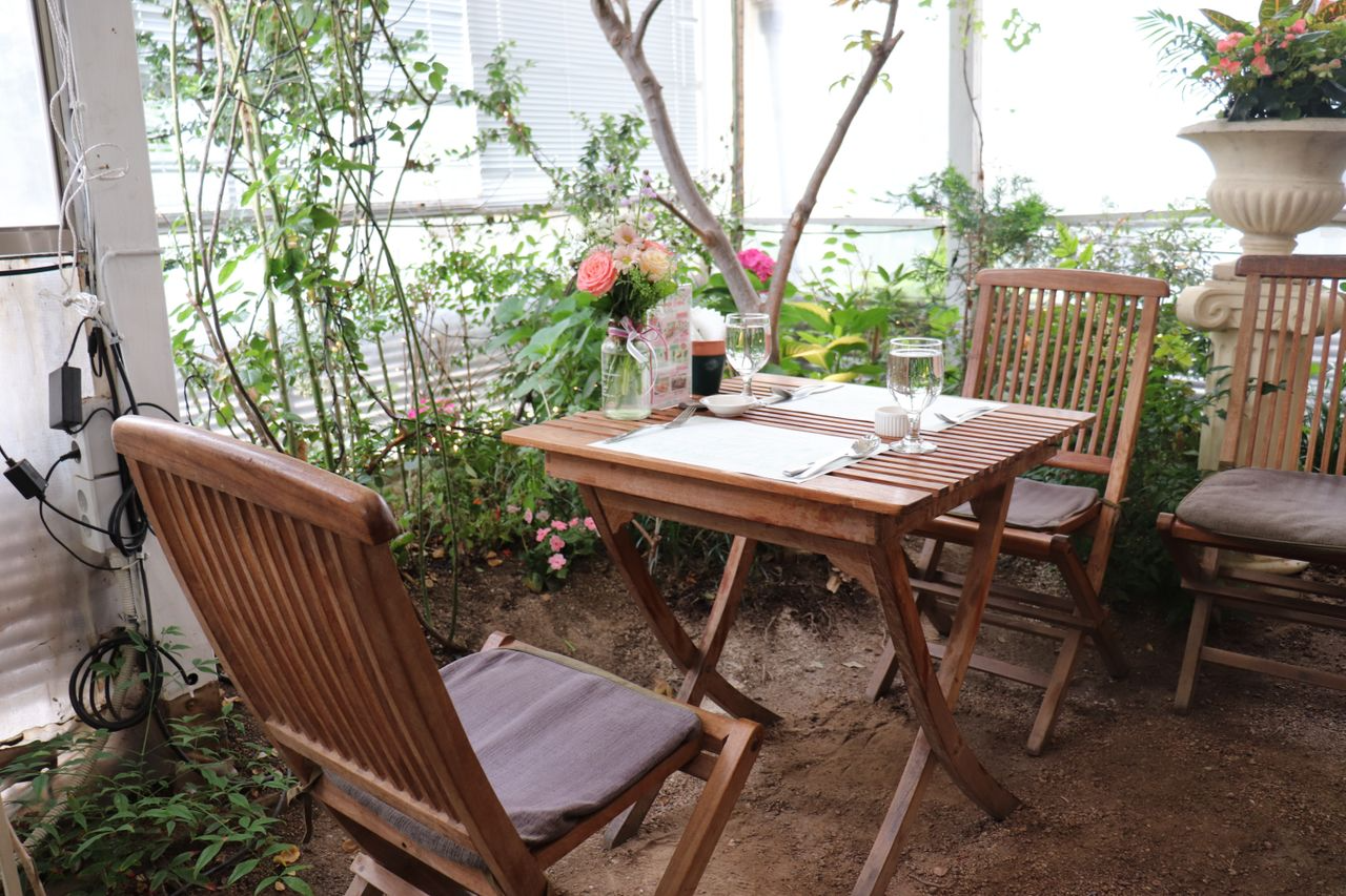 Urban Garden餐廳二樓的露台花園,瀰漫自然清新的氣氛