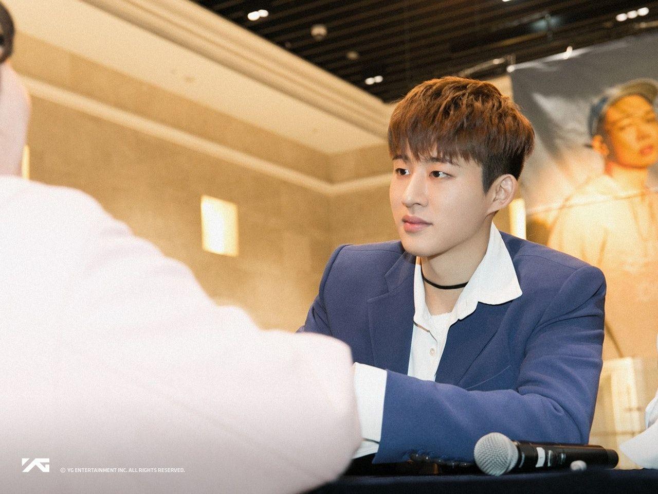 Ảnh chụp màn hình cuộc trò chuyện tiết lộ việc sử dụng cần sa và LSD trong KPOP.