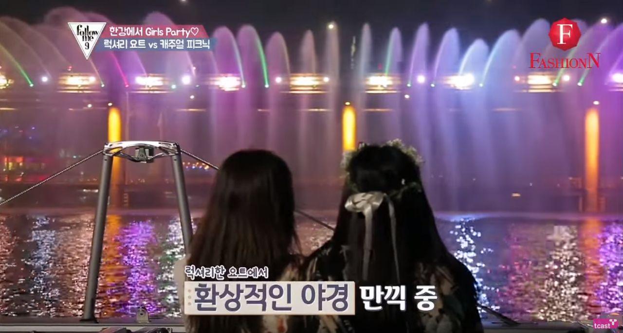 Audience enjoying the mesmerizing Banpo Bridge Rainbow Fountain show at night on a yacht cruise along the Han River.