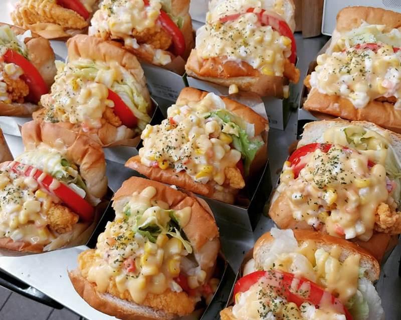 讀著小國旗標誌的Sandral Park吐司，特色十足。