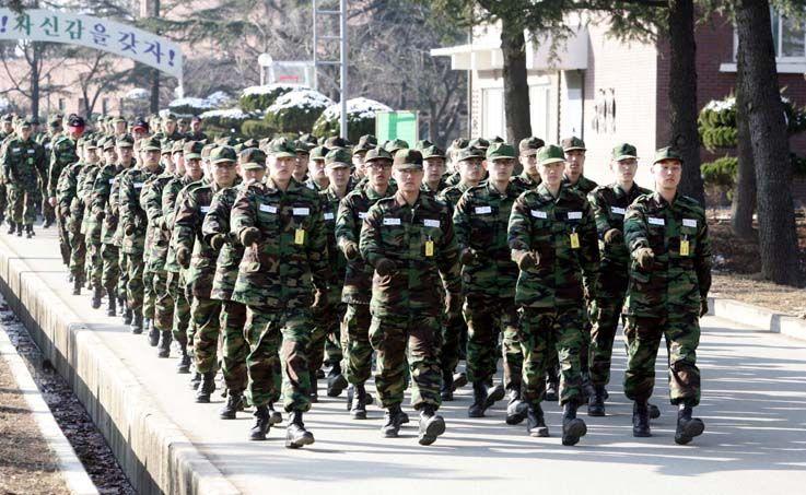 เฉลี่ยแล้วเงินเดือนของเหล่าทหารเกาหลีใต้ได้เพียง 8.50หยวนต่อชั่วโมง ทั้งหนุ่มๆจาก EXO, Winner ที่ทำให้แฟนคลับต่างเสียใจที่เหล่าไอดอลต้องเข้ารับการเกณฑ์ทหาร