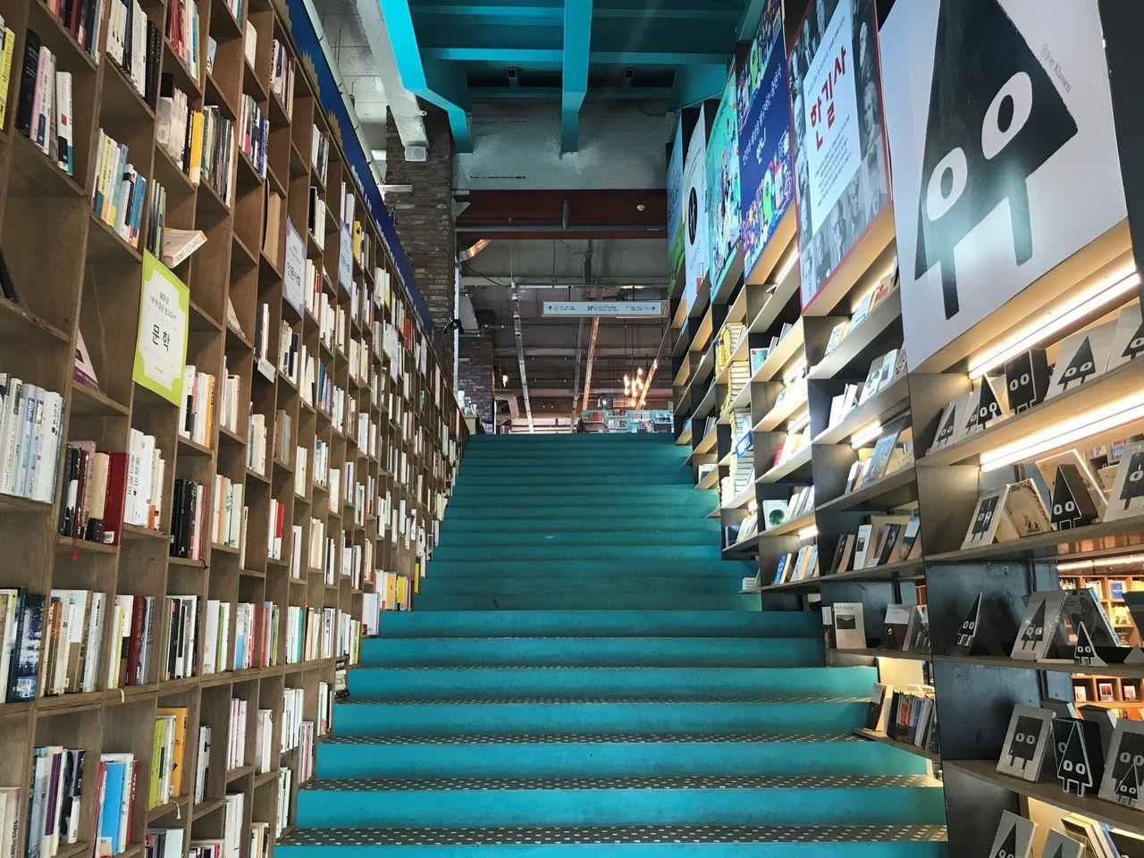 Itaewon Seoul library, book park blue square