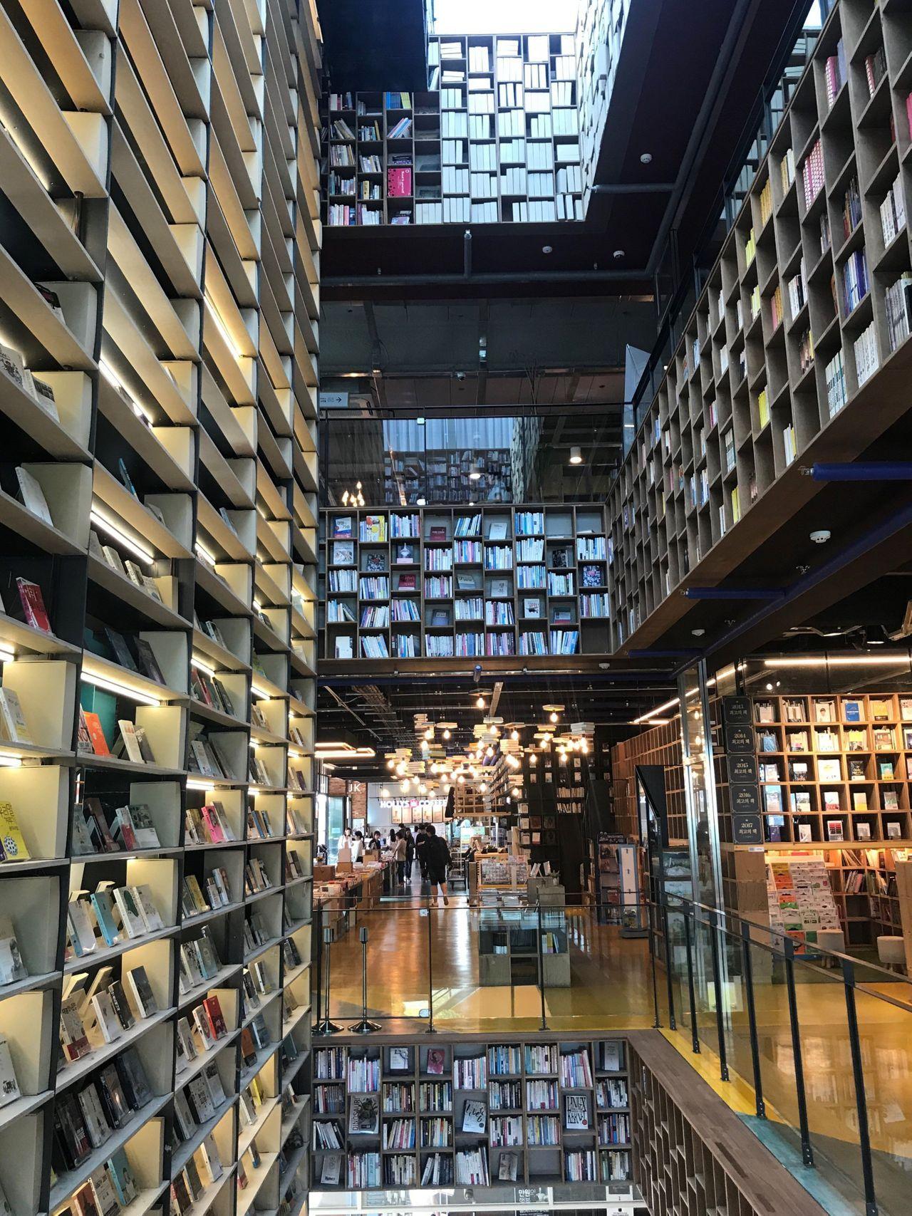 Itaewon Seoul library, book park blue square