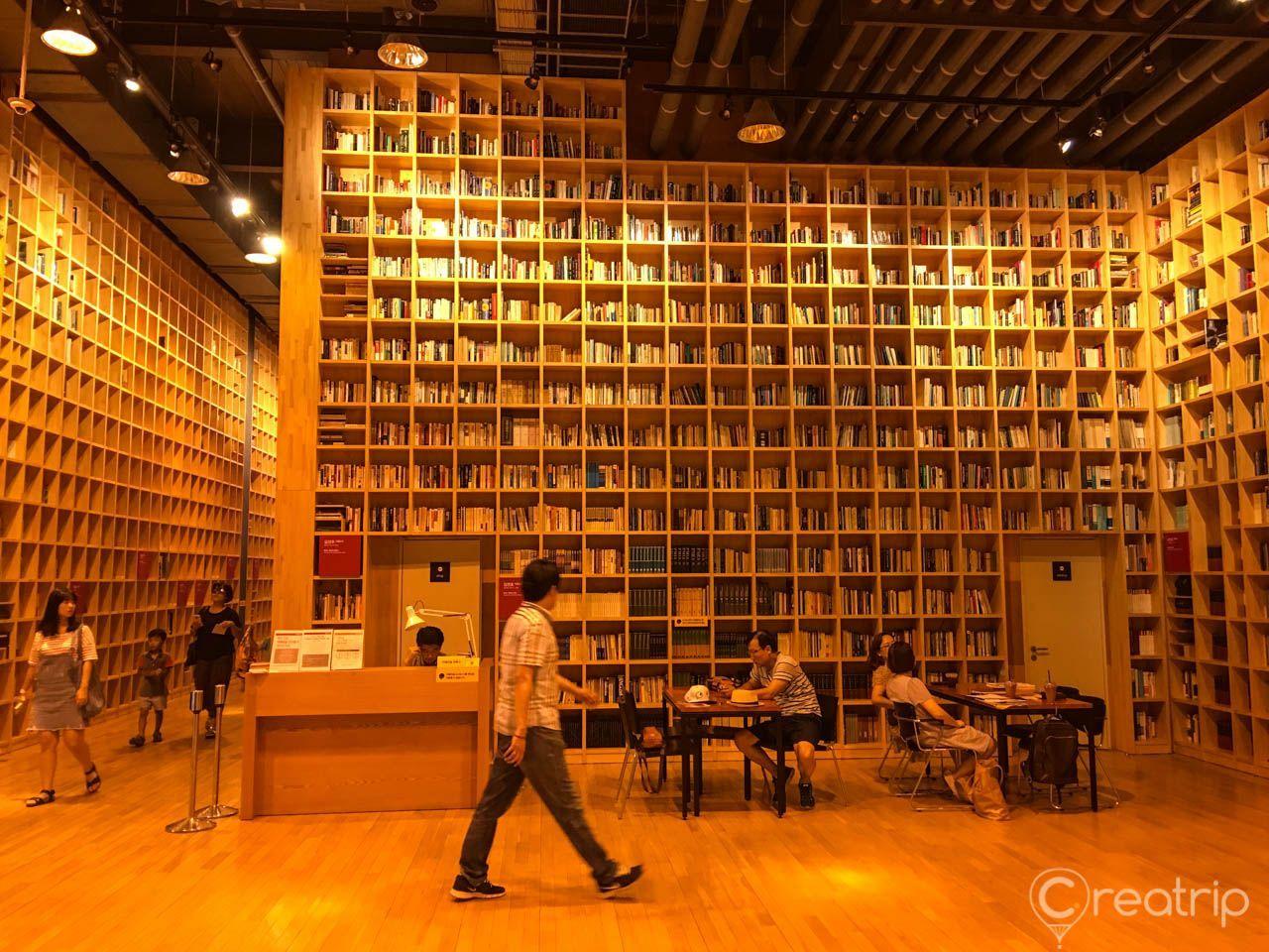 Seoul Libraries, people inside Paju Forest Of Wisdom